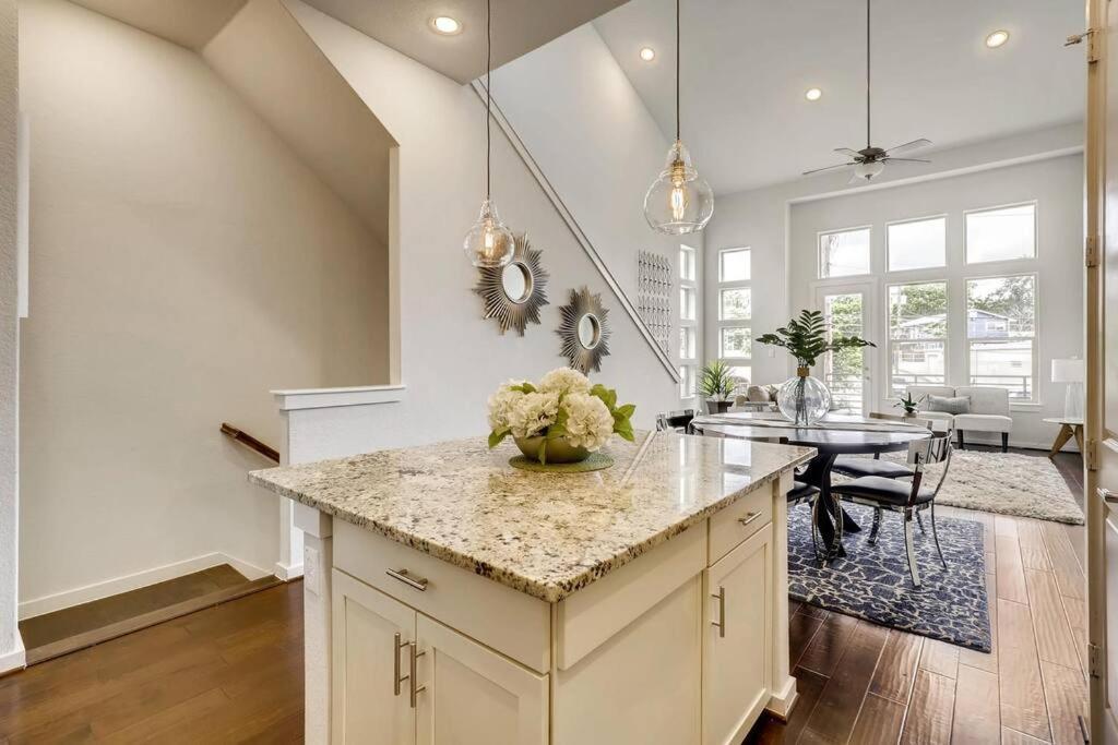 Gorgeous 4 Bed Home On St Mary'S - Minutes To Riverwalk/Pearl San Antonio Buitenkant foto